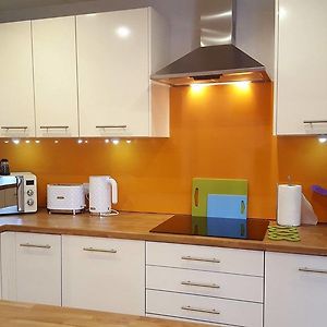 Liverpool Gidlow House Sleeps 8 - Infinity Apartments